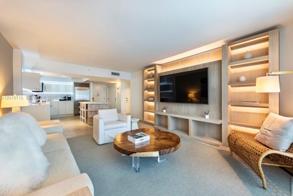 102 24th St #1012 Miami Beach, FL 33139