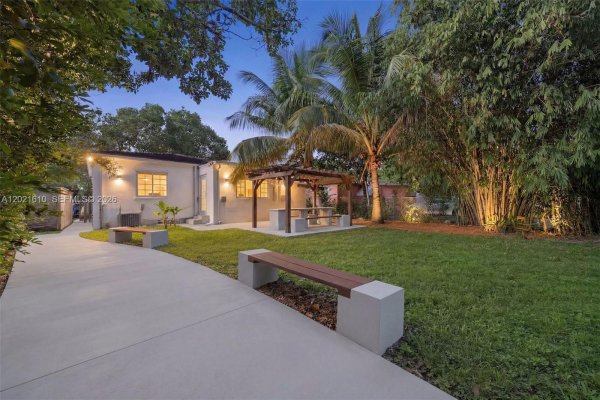 555 NE 73rd St Miami, FL 33138