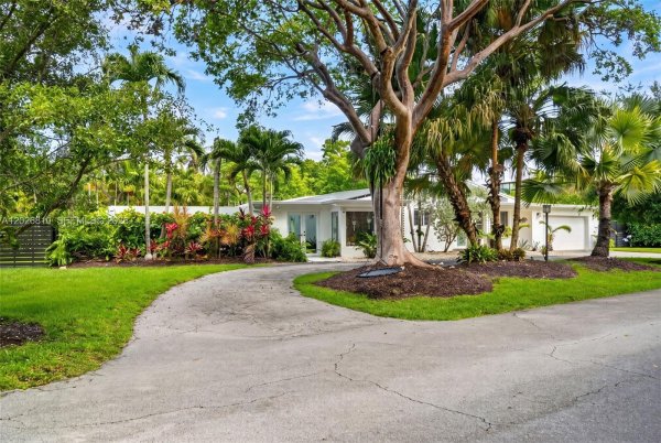 12420 SW 69th Ave Pinecrest, FL 33156