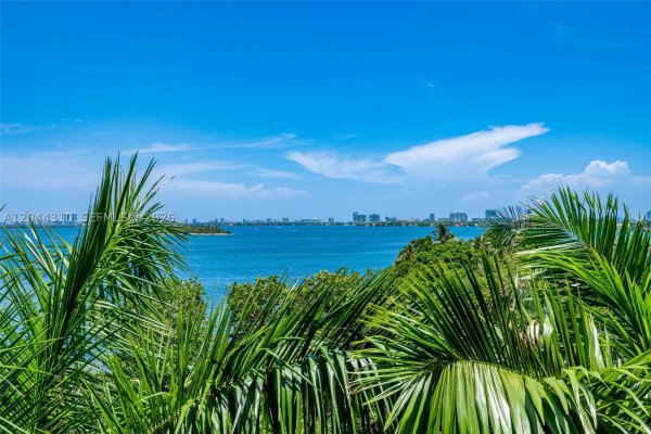 2000 N Bayshore Dr #516 Miami, FL 33137