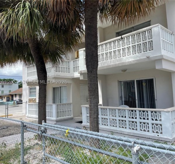 1057 SW 7th St #1 Miami, FL 33130