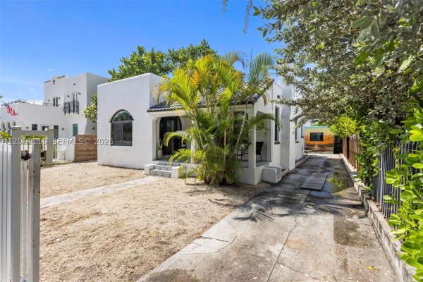 1644 SW 9th St Miami, FL 33135