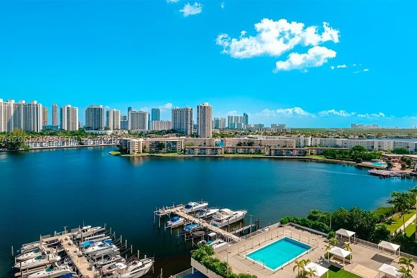 18081 Biscayne Blvd Boat Slip & Unit #1805 Aventura, FL 33160