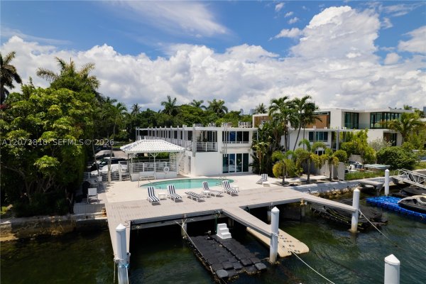 405 N Hibiscus Dr #202 Miami Beach, FL 33139