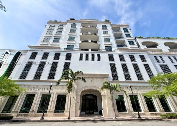 275 Giralda Ave #6A Coral Gables, FL 33134