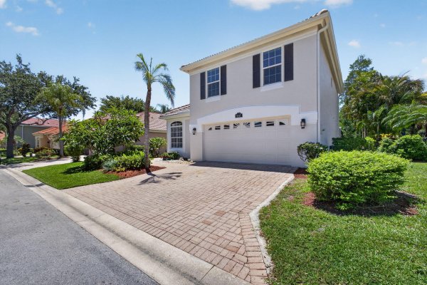 5137 Elpine Riviera Beach, FL 33418