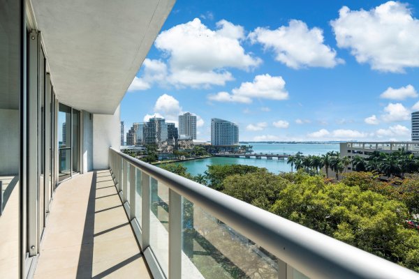 495 Brickell Ave #811 Miami, FL 33131