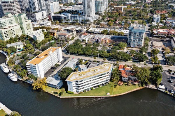 818 SE 4th St #201 Fort Lauderdale, FL 33301