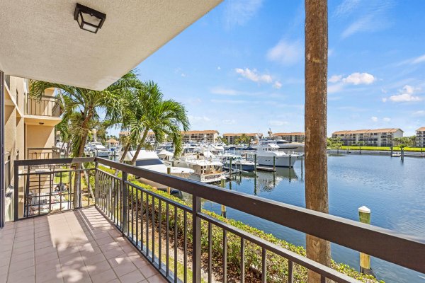 2401 Marina Isle Way #205 Jupiter, FL 33477