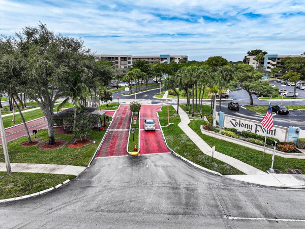 1100 Colony Pt Cir Cir #415 Pembroke Pines, FL 33026