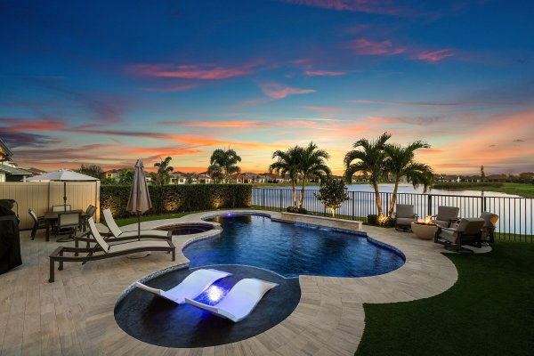 8220 Cinch Lake Worth, FL 33467