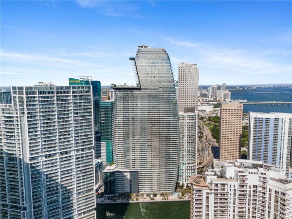 300 Biscayne Blvd Way #2103 Miami, FL 33131 300 Biscayne Blvd Way #2103 Miami, FL 33131