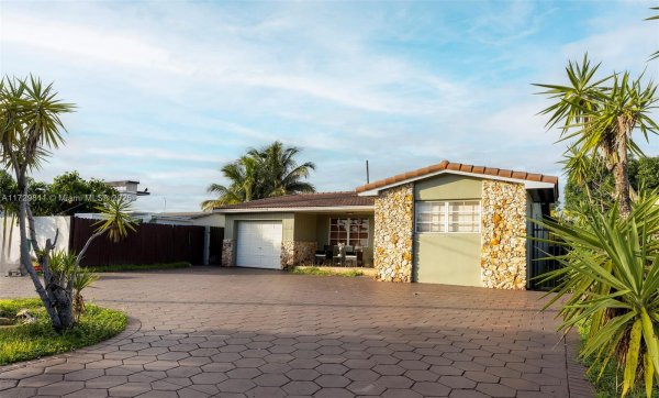 6575 SW 27th St Miami, FL 33155 6575 SW 27th St Miami, FL 33155