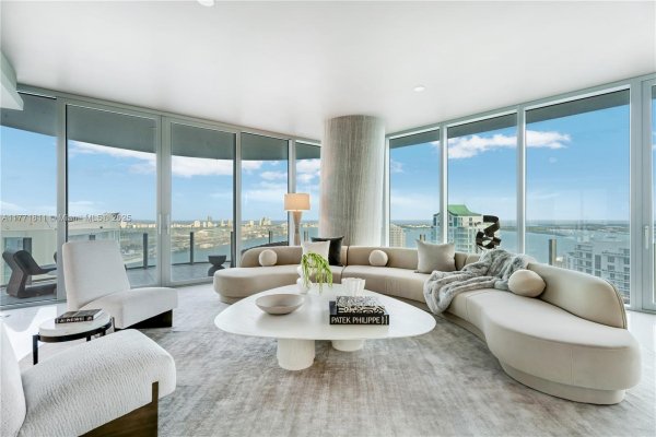 300 Biscayne Blvd Way #4101 Miami, FL 33131 300 Biscayne Blvd Way #4101 Miami, FL 33131