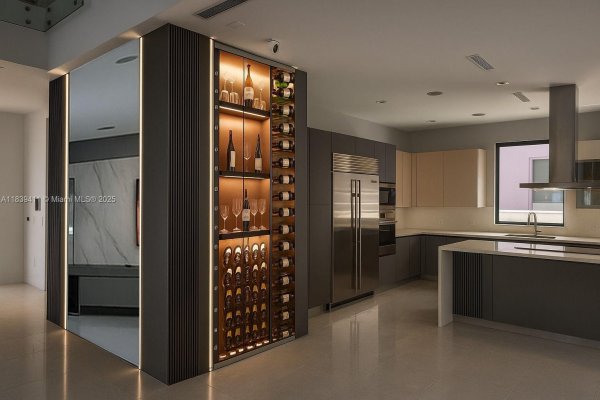 10431 NW 68th Ter Doral, FL 33178