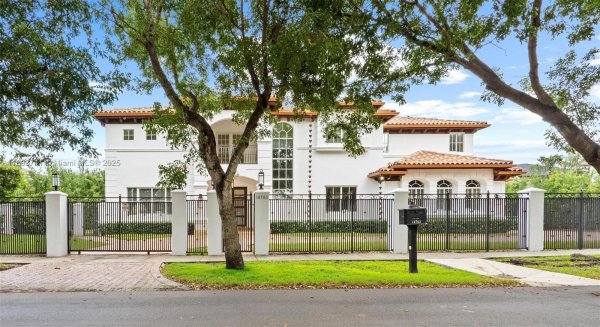 16763 NW 77th Path Miami Lakes, FL 33016