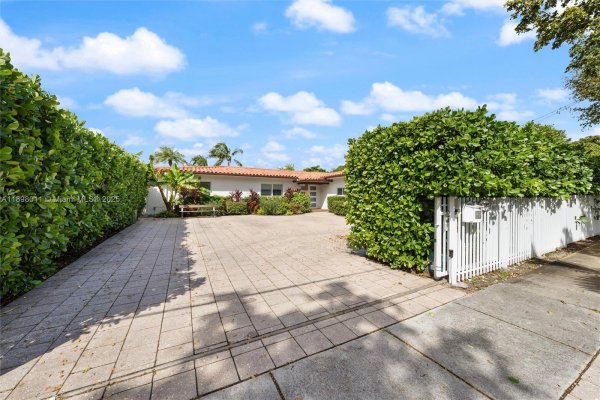 12944 Banyan Rd North Miami, FL 33181