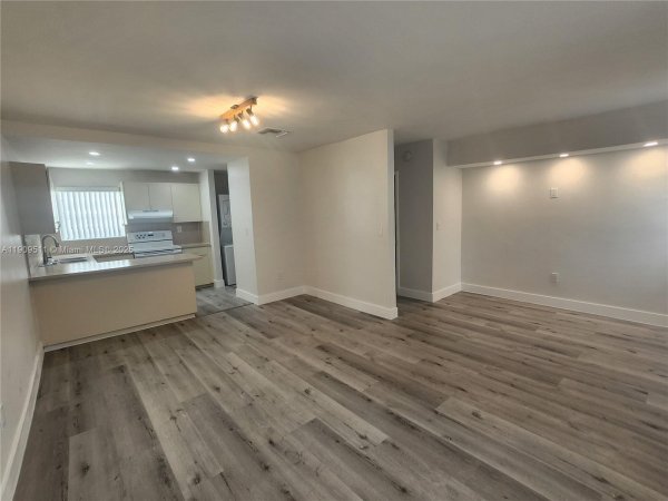 4320 NW 11th St #B Miami, FL 33126