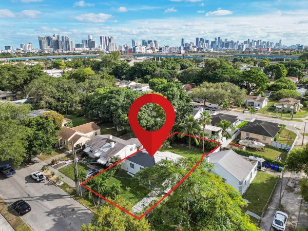 794 NW 45th St Miami, FL 33127
