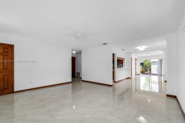 9085 SW 157th St Palmetto Bay, FL 33157