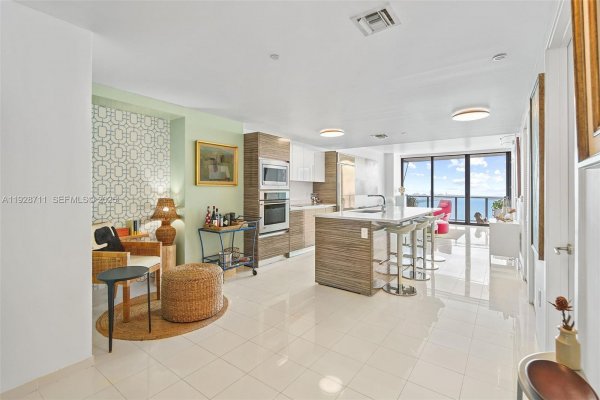 460 NE 28th St #3904 Miami, FL 33137