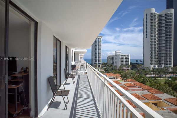 210 174th St #1008 Sunny Isles Beach, FL 33160