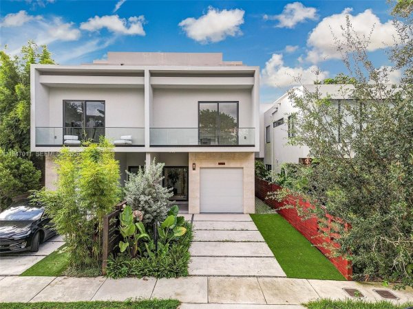 2980 Coconut Ave Miami, FL 33133