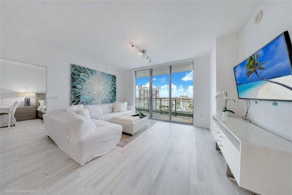 90 SW 3rd St #3109 Miami, FL 33130
