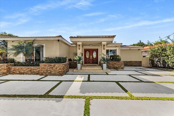 1700 Cleveland Rd Miami Beach, FL 33141