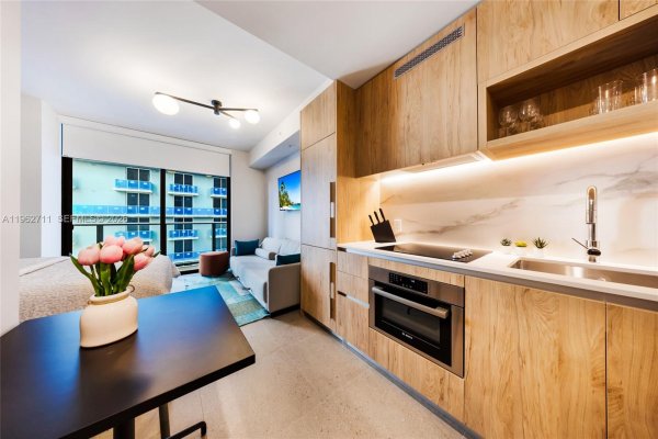 11 NE 6th St #1208 Miami, FL 33132