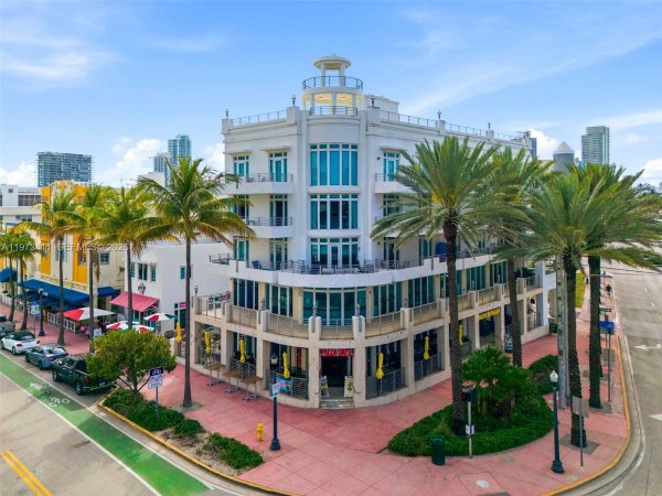 448 Ocean Dr #303 Miami Beach, FL 33139