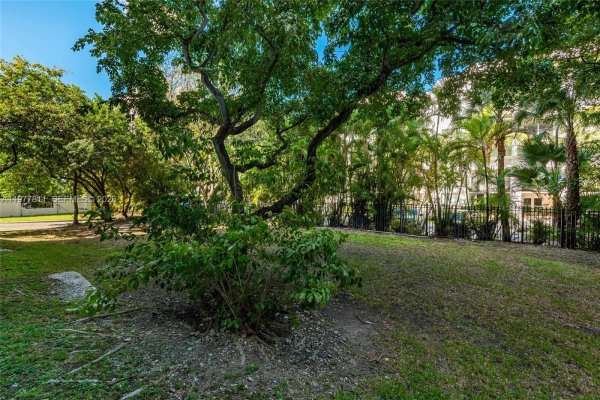 17021 N Bay Rd #102 Sunny Isles Beach, FL 33160