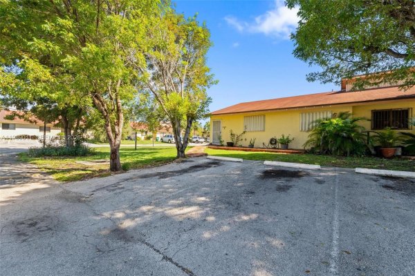 14006 sw SW 281st St Ter Homestead, FL 33033