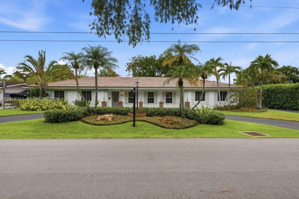 13060 SW 70th Ave Pinecrest, FL 33156