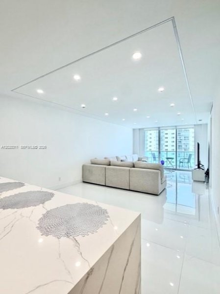 19390 Collins Ave #908 Sunny Isles Beach, FL 33160