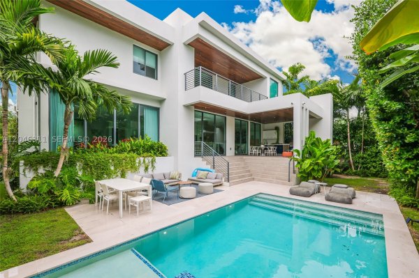 445 Ridgewood Rd Key Biscayne, FL 33149