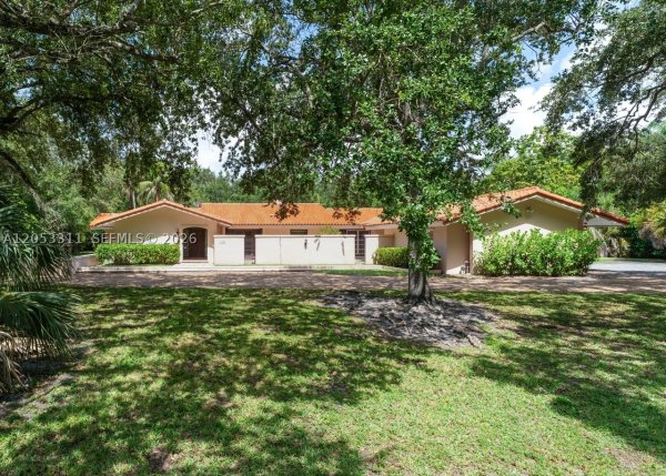 11950 SW 67th Ct Pinecrest, FL 33156