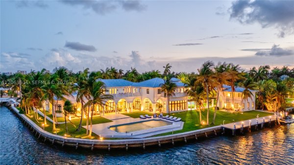 900 S Northlake Dr Hollywood, FL 33019