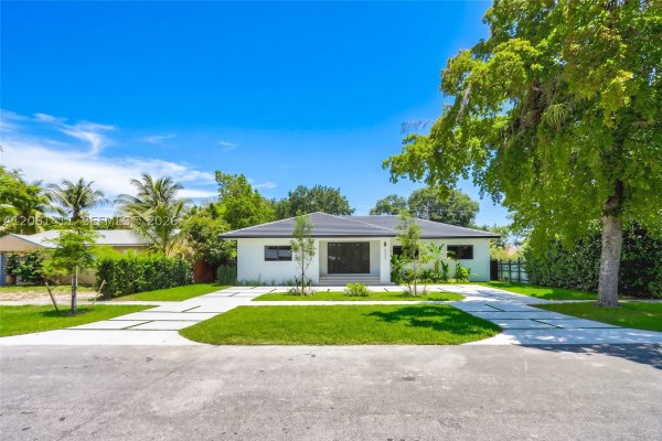 6853 S Waterway Dr Miami, FL 33155