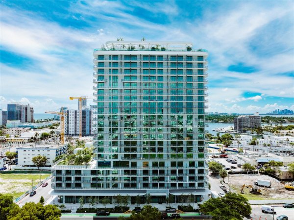 580 72nd #1413 Miami Beach, FL 33141