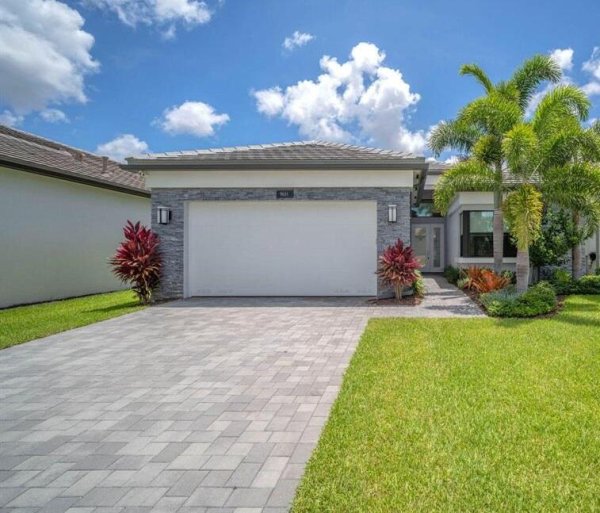 9651 Spruce Woods Boynton Beach, FL 33473