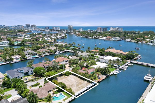 2552 Mercedes Fort Lauderdale, FL 33316