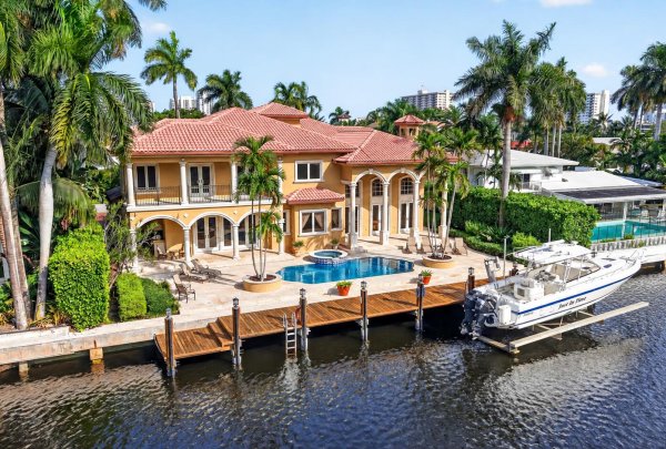 67 Royal Palm Dr Fort Lauderdale, FL 33301