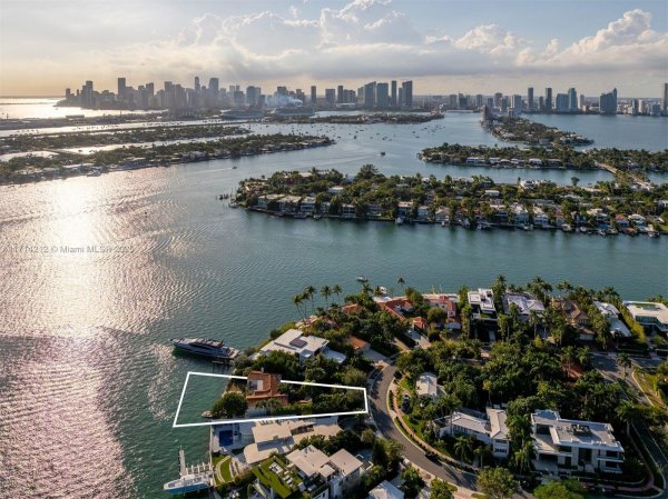 11 E Rivo Alto Dr Miami Beach, FL 33139 11 E Rivo Alto Dr Miami Beach, FL 33139