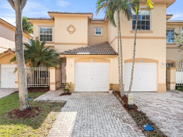 733 NW 170th Ter Pembroke Pines, FL 33028