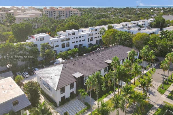 200 Sunrise Dr #200A Key Biscayne, FL 33149