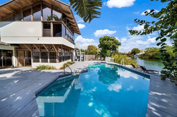 1524 NE 18th Ave Fort Lauderdale, FL 33304