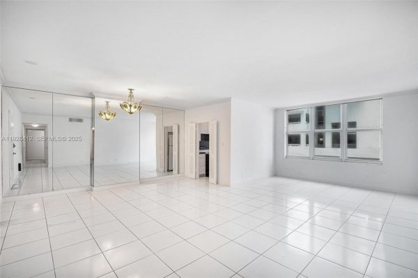 4747 Collins Ave #207 Miami Beach, FL 33140