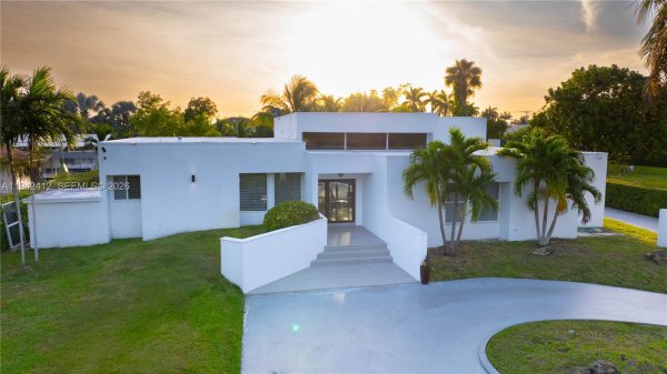 290 NW 125th Ave Miami, FL 33182