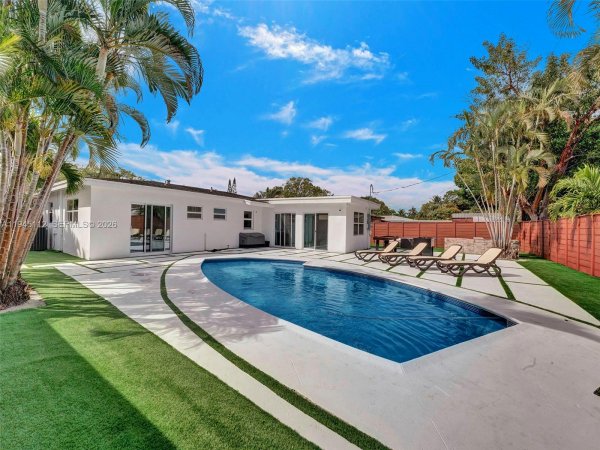 2461 SW 16th Ct Fort Lauderdale, FL 33312